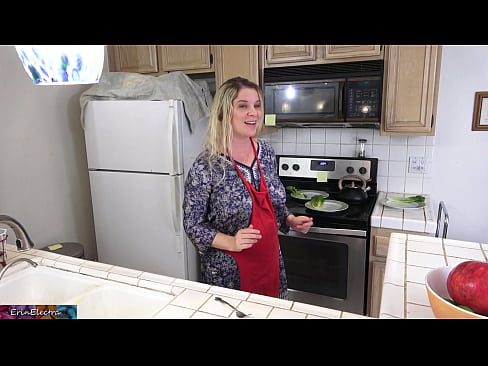 ❤️ A madrasta a ordenhá-lo na cozinha antes do seu encontro Porno duro em pt.tube-sexer-com.ru