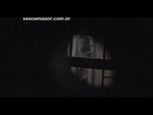 ❤️ Lourinho é filmado secretamente por um voyeur de bairro escondido atrás de tijolos ocos Porno duro em pt.tube-sexer-com.ru